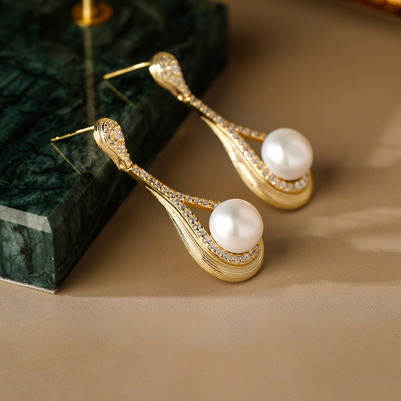 Louvre Shadow Water Drop Hollow Earrings