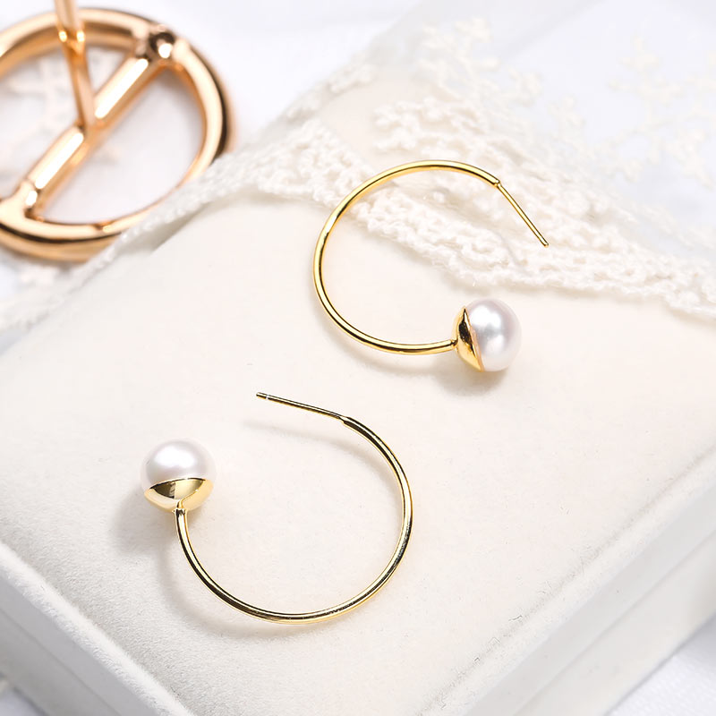 C-Shaped Pearl Earrings